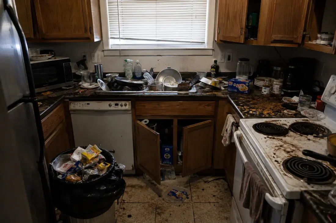 Kitchen before cleaning